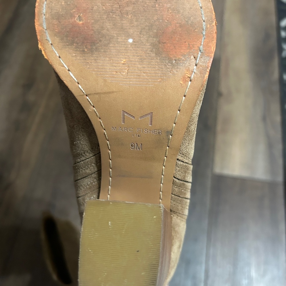 Marc Fisher LTD Tan Suede Western Ankle Booties - Pointed Toe - 9M - Picture 3 of 4